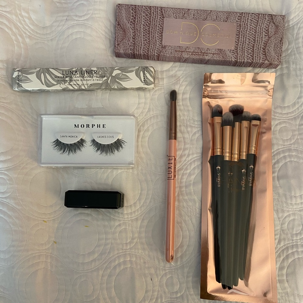 Ipsy makeup set (brand new in packaging)